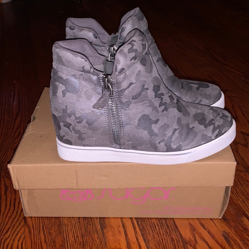 gray camo wedge shoes